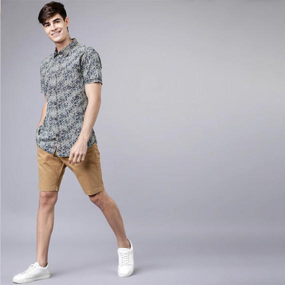 https://www.soulstylez.com/products/men-khaki-solid-slim-fit-regular-shorts