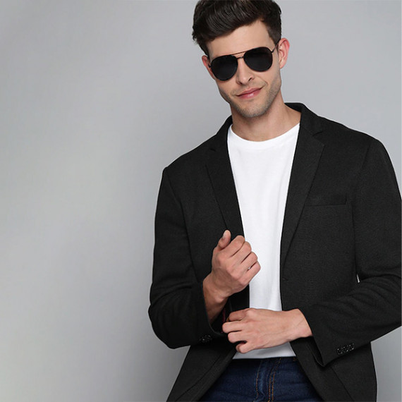 https://www.soulstylez.com/products/men-black-textured-regular-fit-single-breasted-blazer