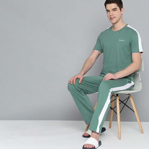 https://www.soulstylez.com/products/men-green-white-side-stripes-pure-cotton-pyjama-set