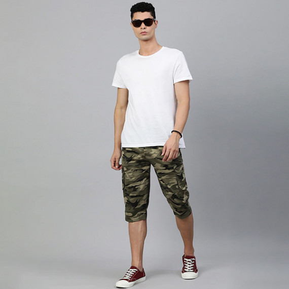 https://www.soulstylez.com/products/men-olive-green-beige-camouflage-printed-pure-cotton-34th-cargo-shorts